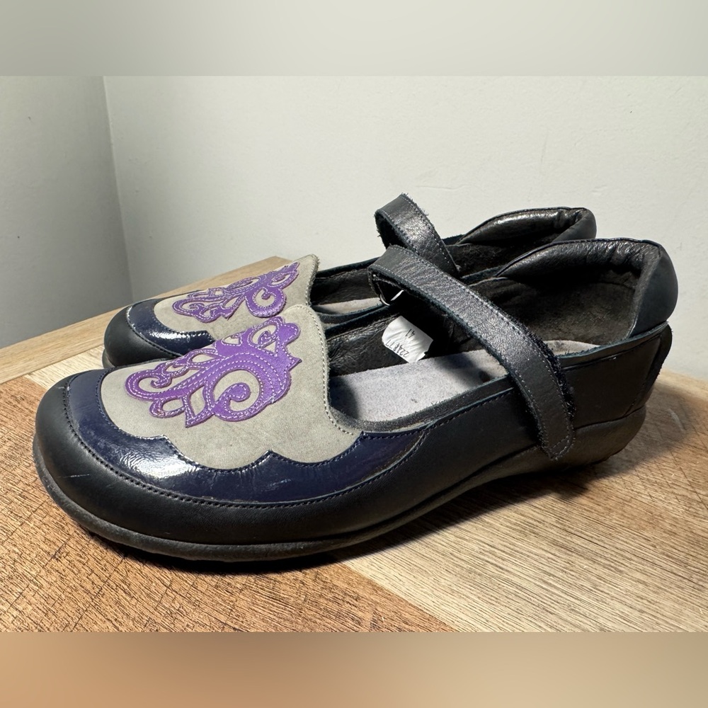 Women’s Mary Jane Flats in Black, Gray & Purple - Picture 2 of 11